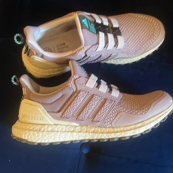 Adidas Ultraboost running shoes - Picture 5 of 7